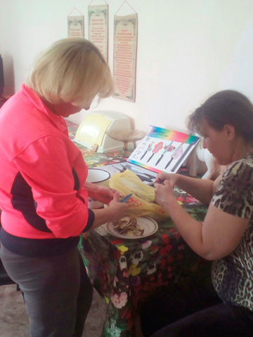 В кризисном центре Балашова начали регулярно проходить занятия по проекту «Мастерская для мам»
