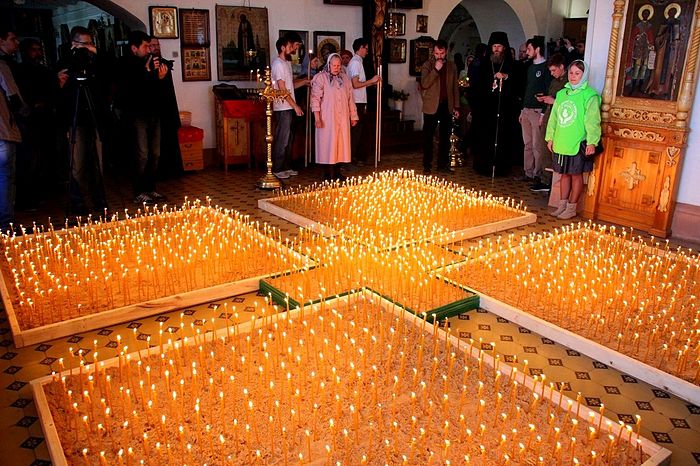 2300 свечей в память о нерожденных детях
